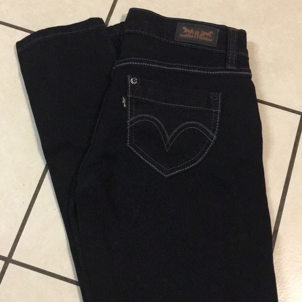 Lower rise Levi’s brand new